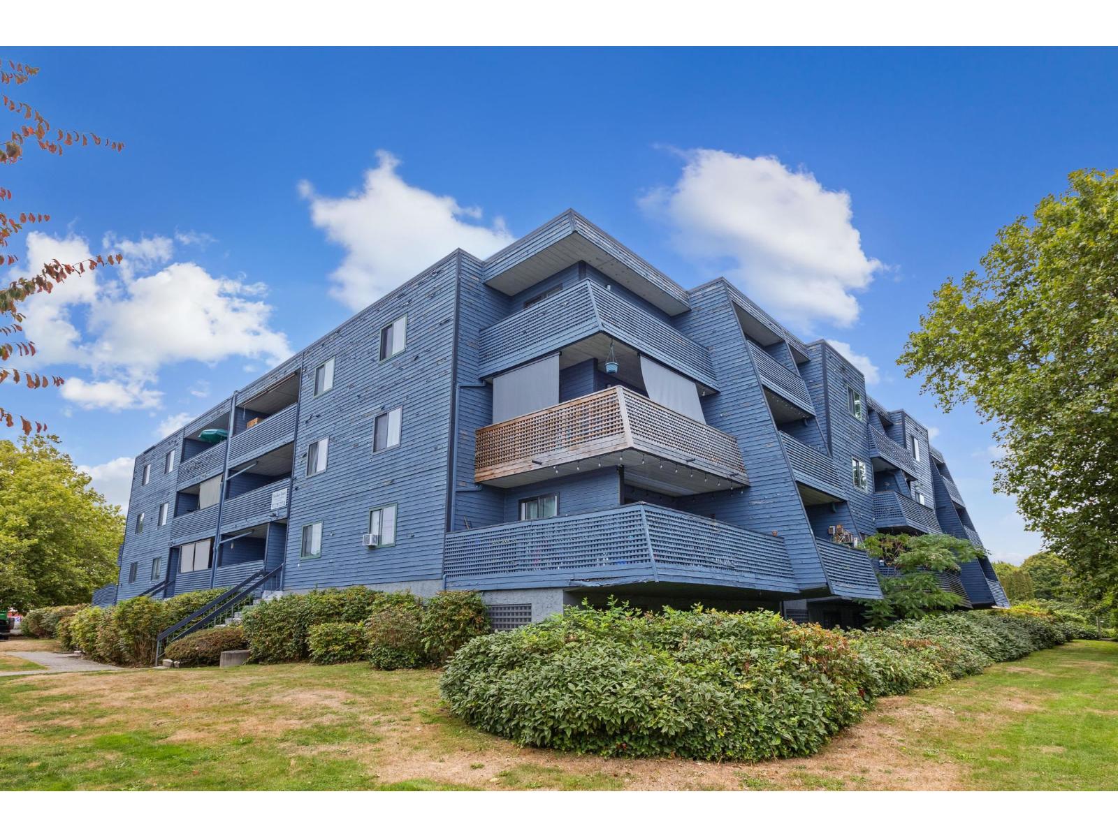 5906 176a Street Unit 313, Surrey, BC V3S 4H7