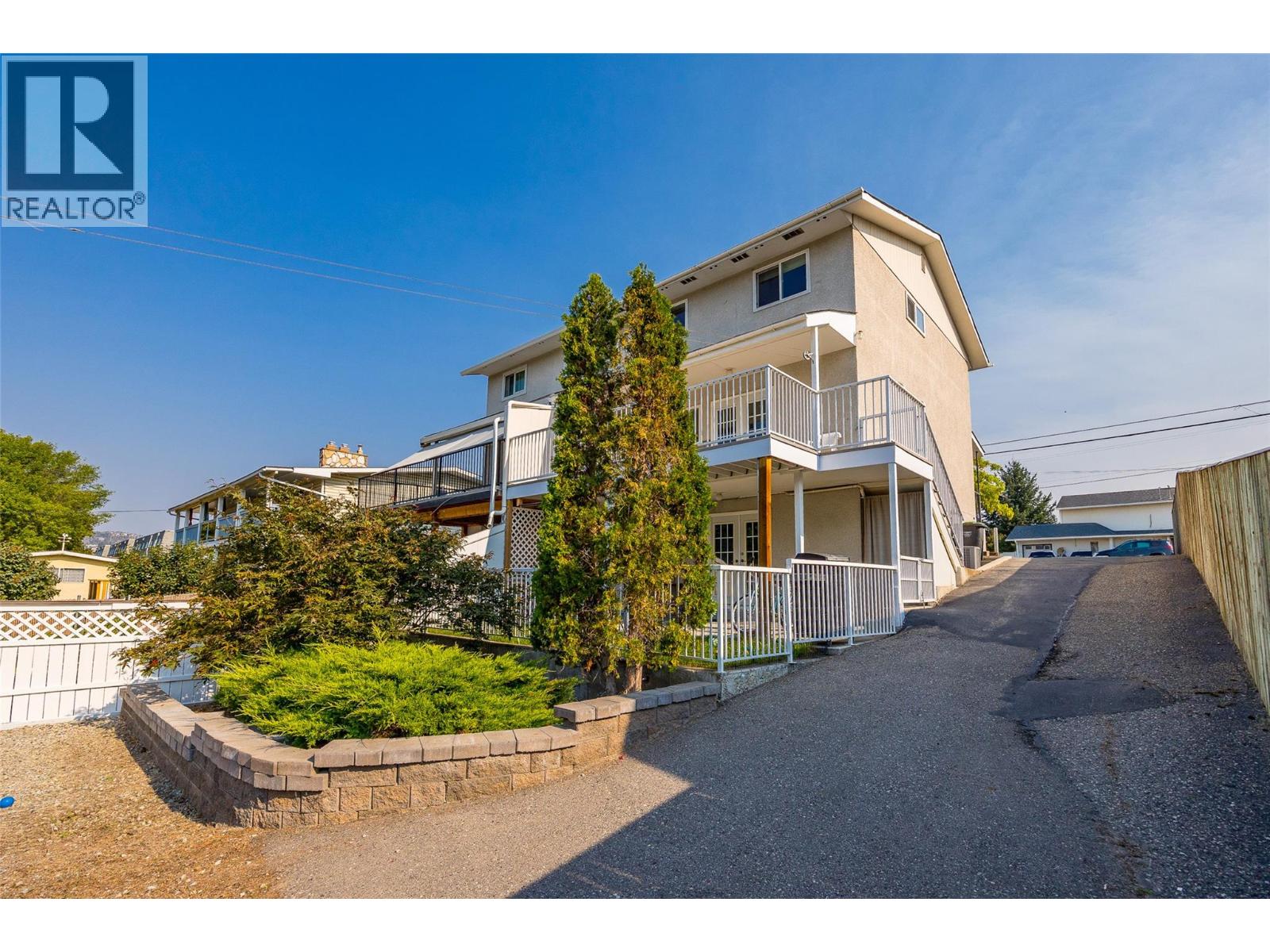 685 Hollydell Rd, Kelowna, BC V1X 1L4