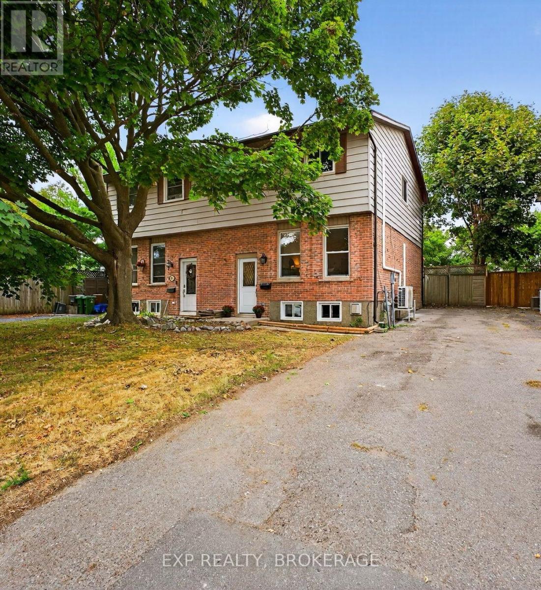 834 Cedarwood Dr, Kingston, ON K7P 1K8