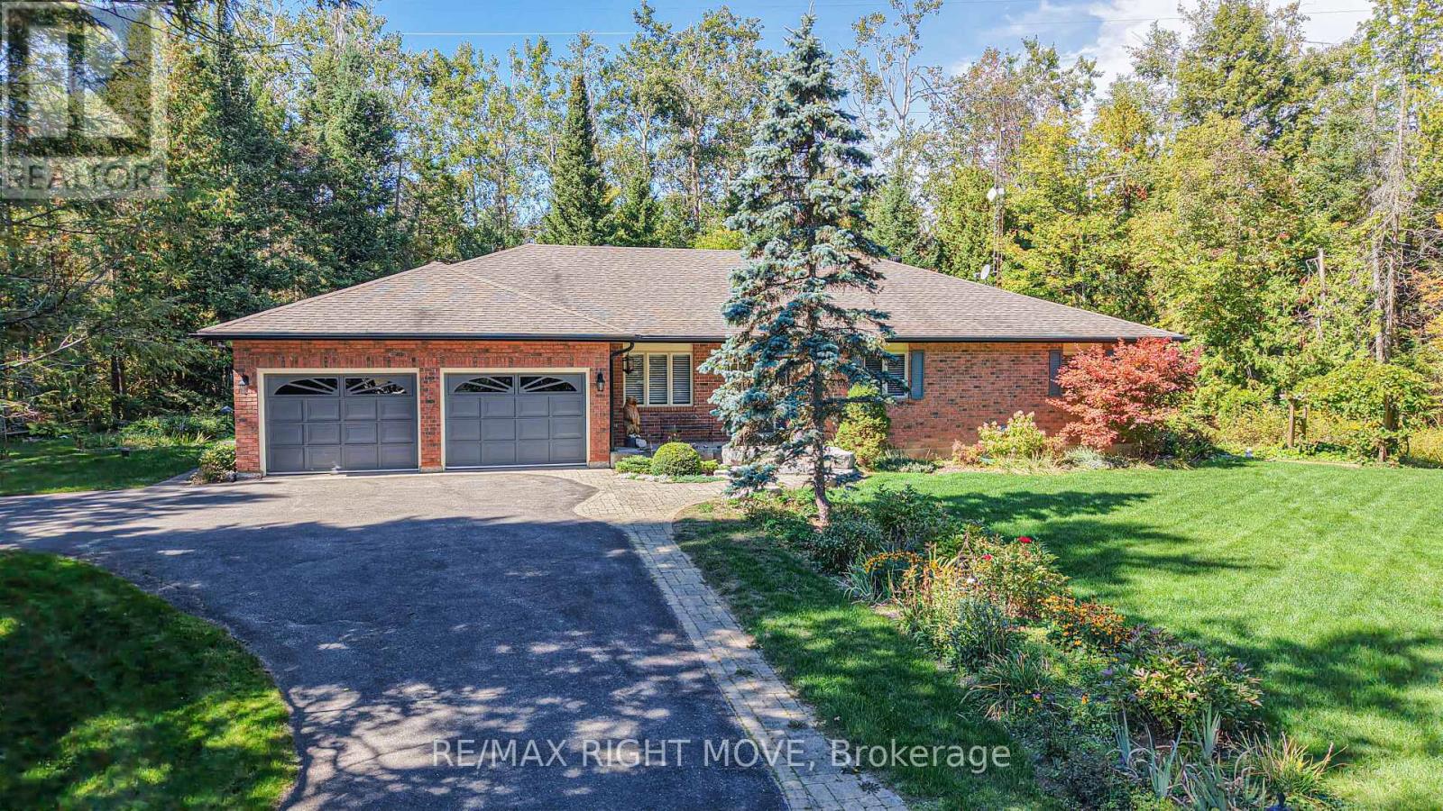 1892 Carriage Ct, Severn, ON L3V 6H2