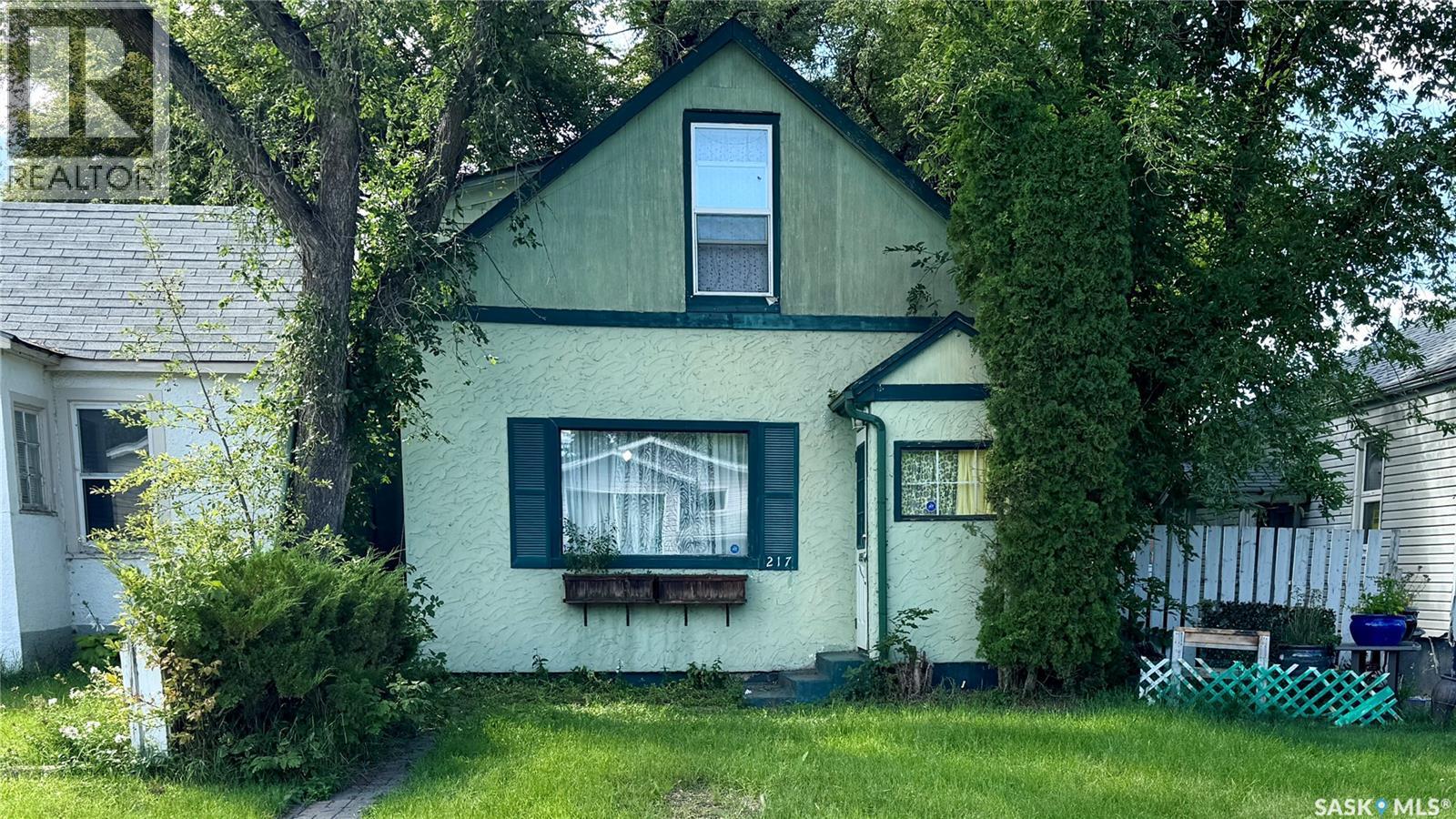 217 L Ave N, Saskatoon, SK S7L 2P3