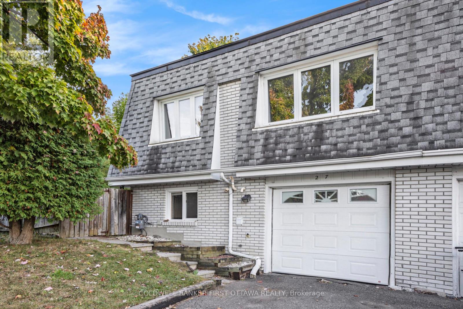 27 Ariel Ct, Ottawa, ON K2H 8J1