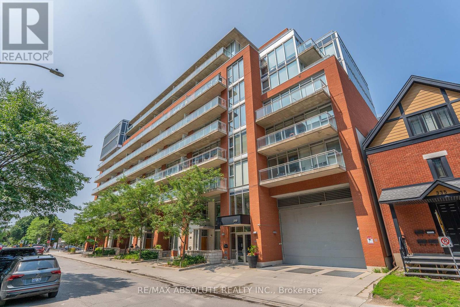 422 349 Mcleod St, Ottawa, ON K2P 0S1
