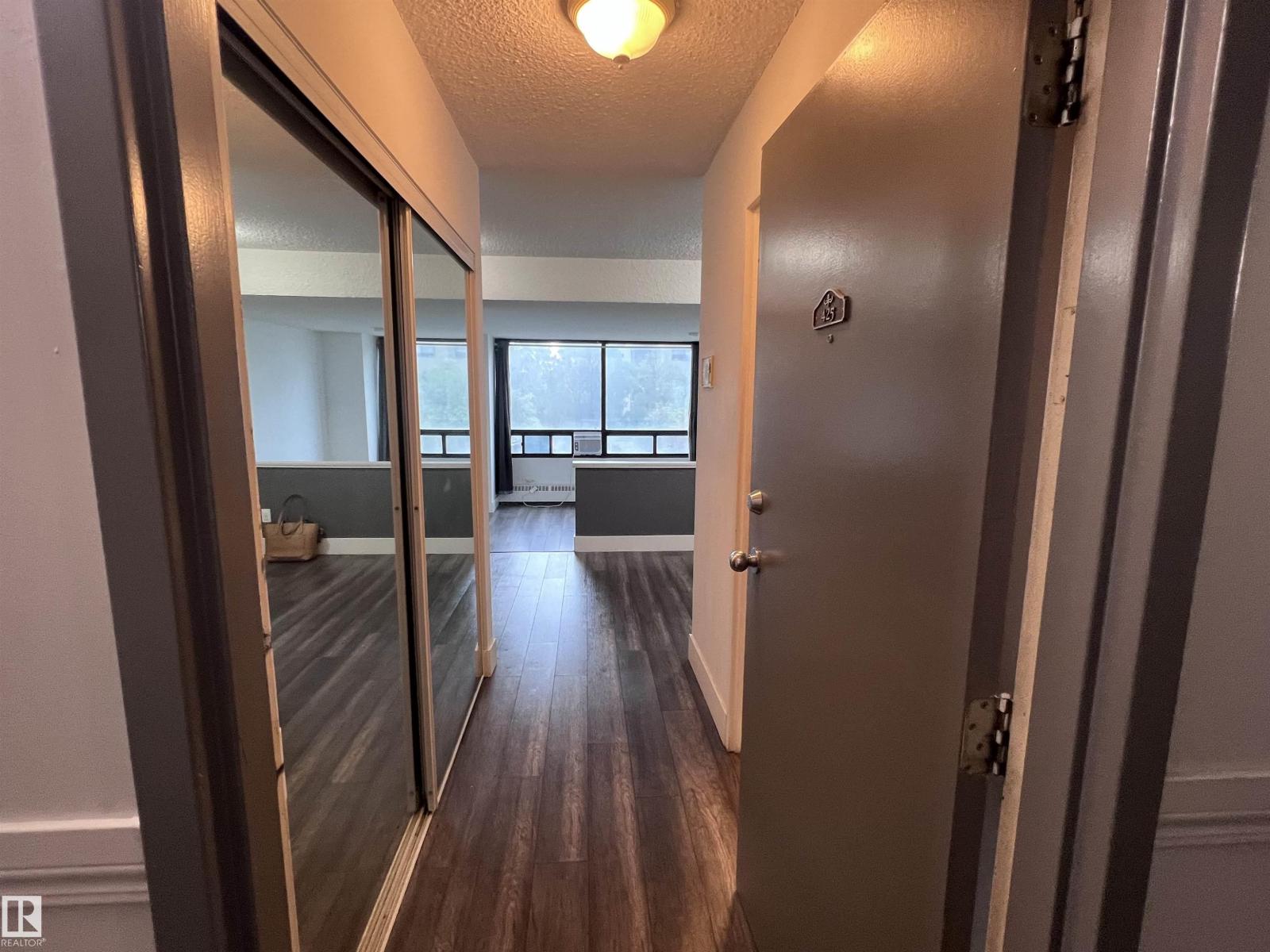 10160 114 Street Northwest #425, Edmonton, AB T5K 2L2