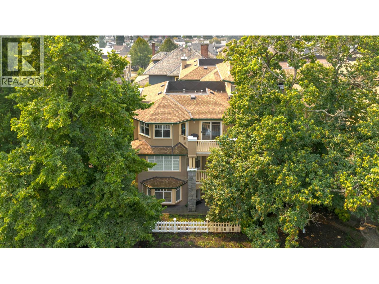 257 E Keith Road Unit 305, North Vancouver, BC V7L 1V4