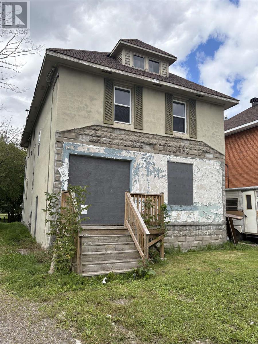 231 Brown St, Sault Ste. Marie, ON P6A 1N8