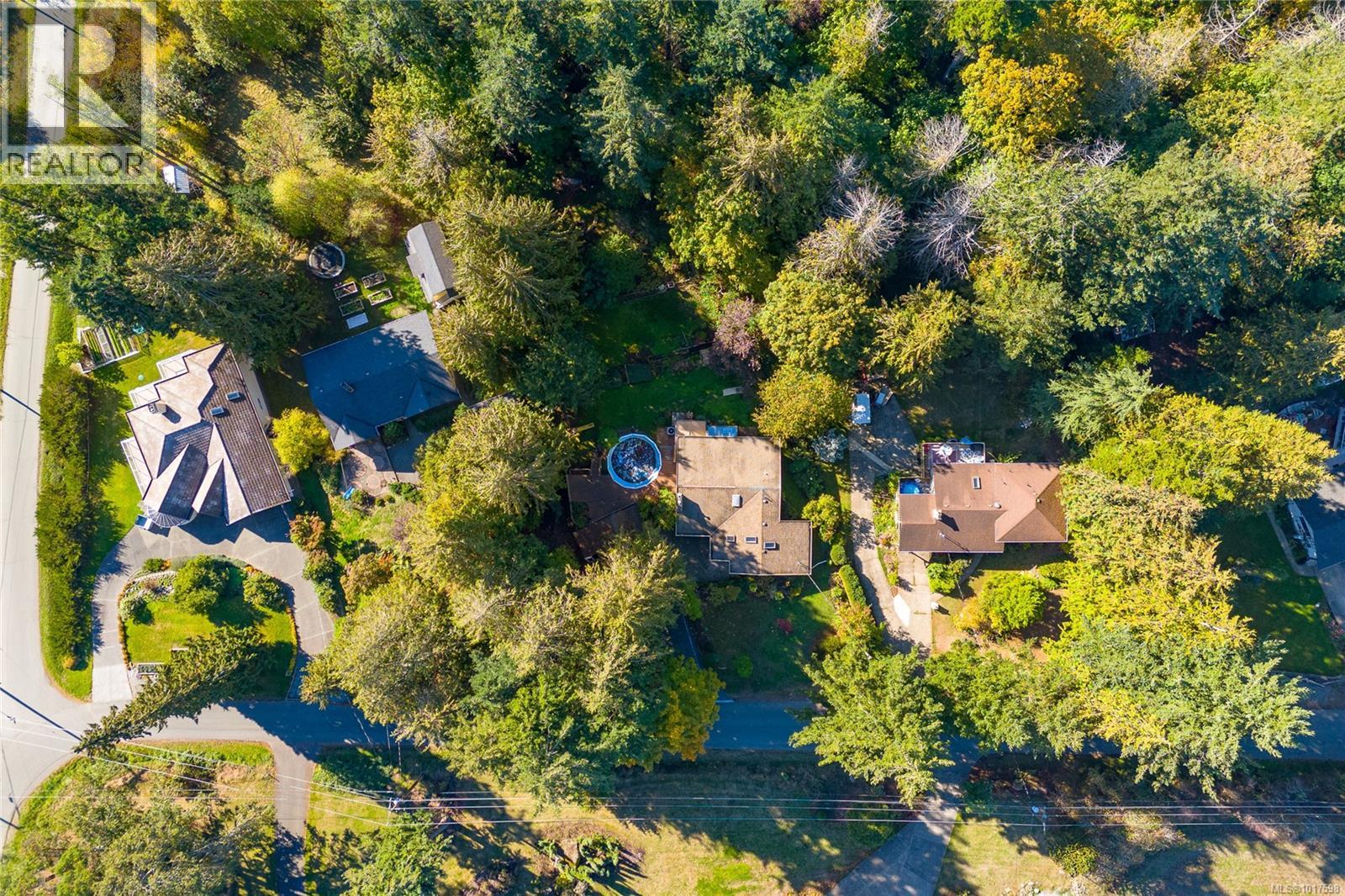 7086 Maber Rd, Central Saanich, BC V8M 1S9