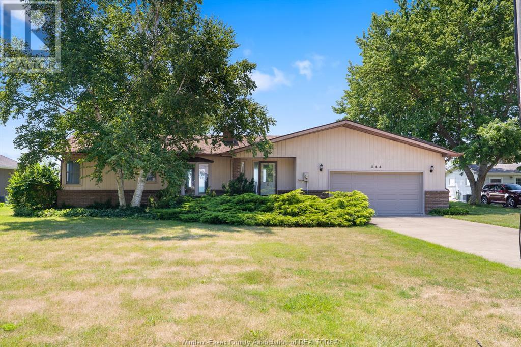 244 Robson Rd, Leamington, ON N8H 5R2