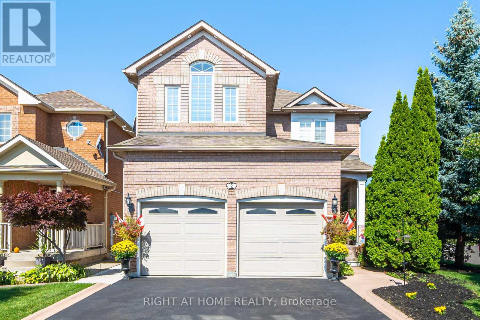2 Melrose Gdns, Brampton, ON L7A 1J7
