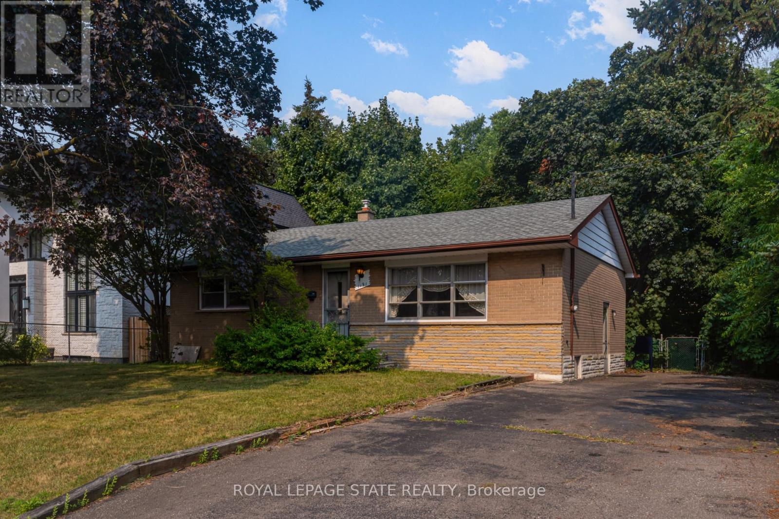 1191 Pinegrove Rd, Oakville, ON L6L 2W8