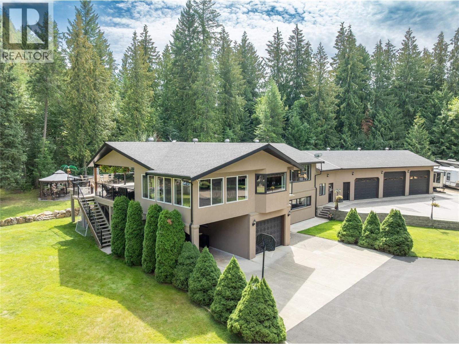 2746 Balmoral Rd, Blind Bay, BC V0E 1H1