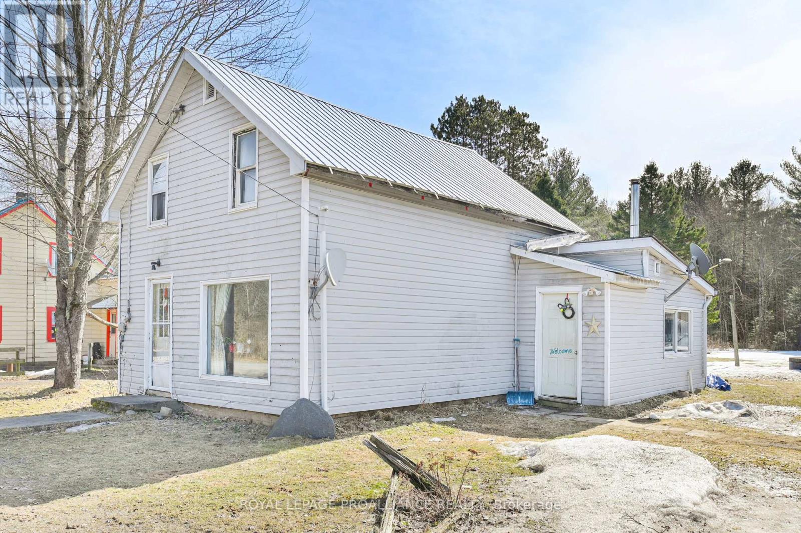 16 Glastonbury Rd, Addington Highlands, ON K0H 2G0