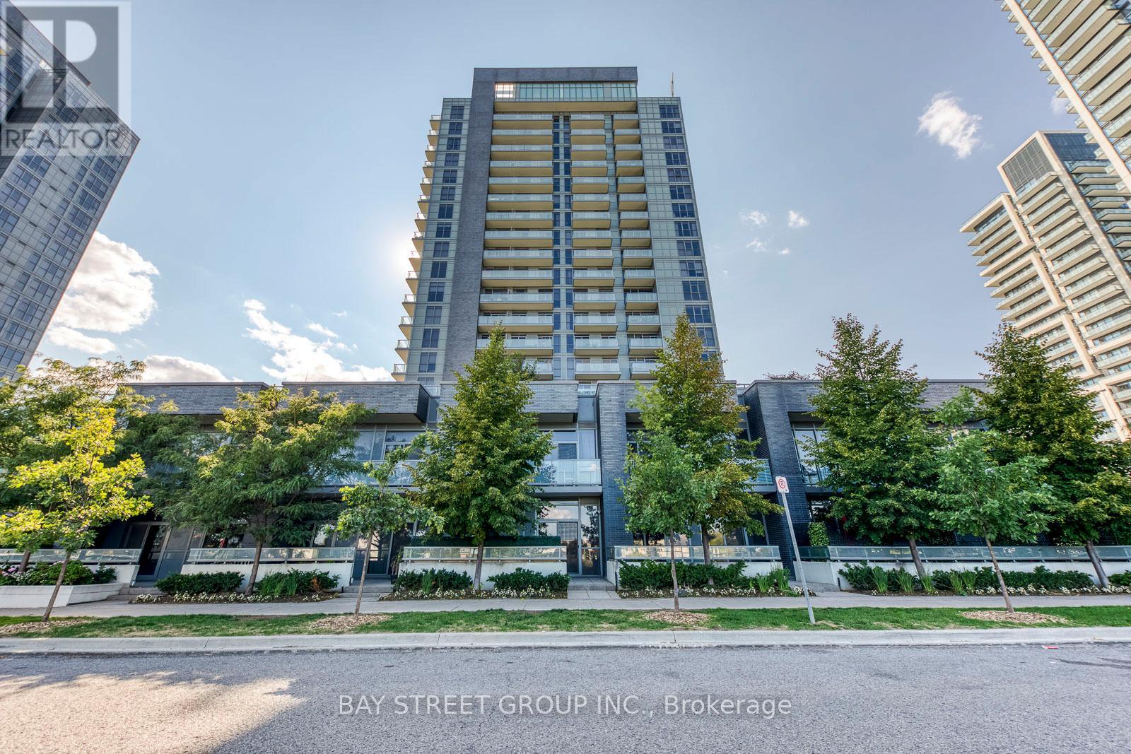 404 65 Oneida Cres, Richmond Hill, ON L4B 4T9