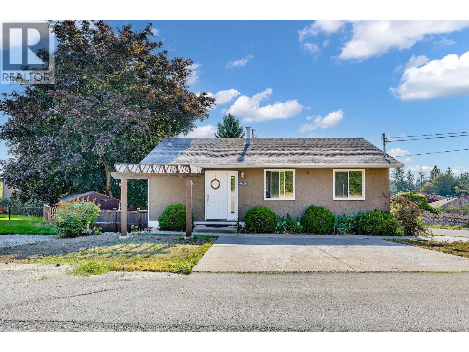 6035 Turner Ave, Peachland, BC V0H 1X4