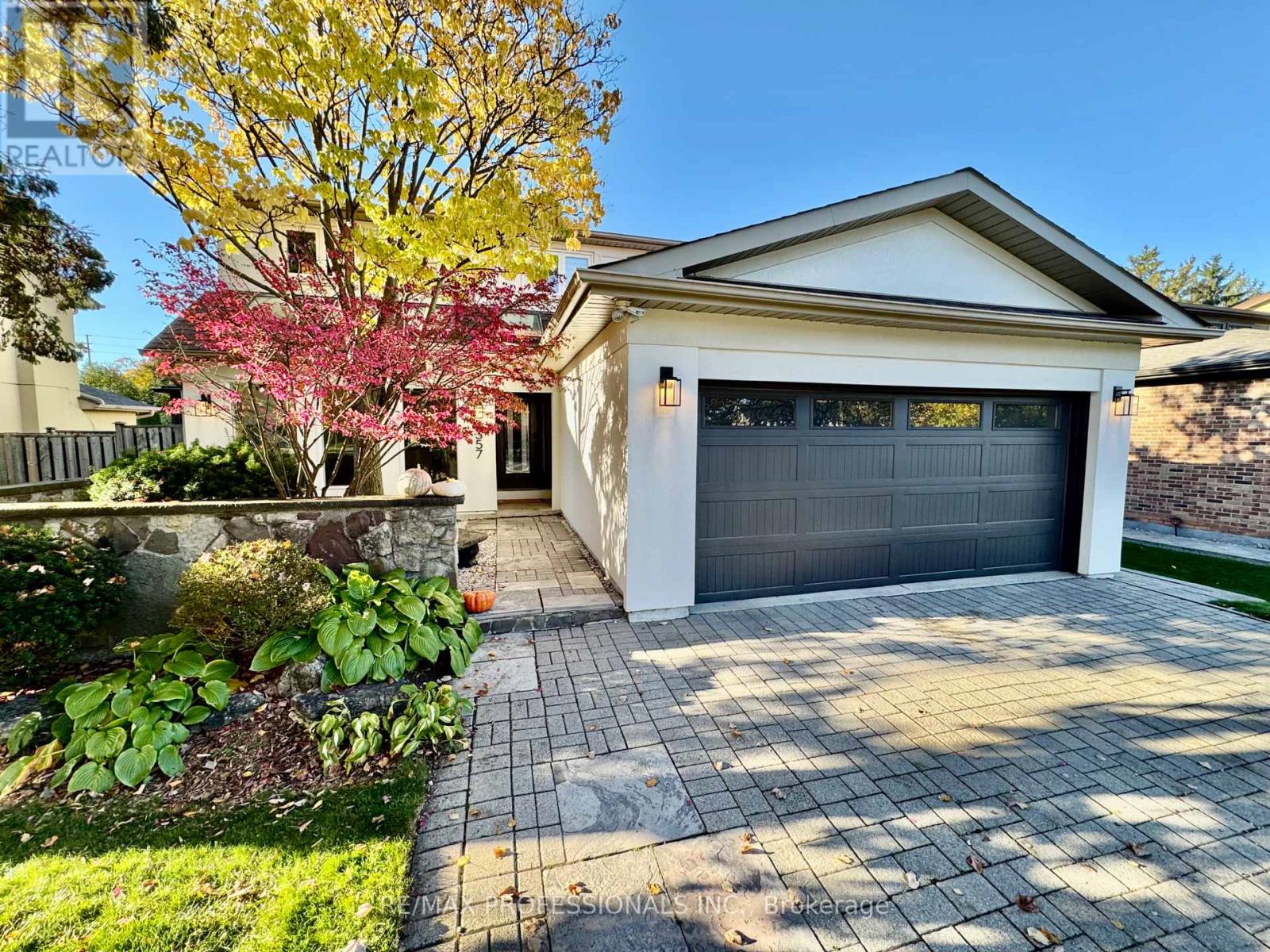 2357 Kenbarb Rd, Mississauga, ON L5B 2E9