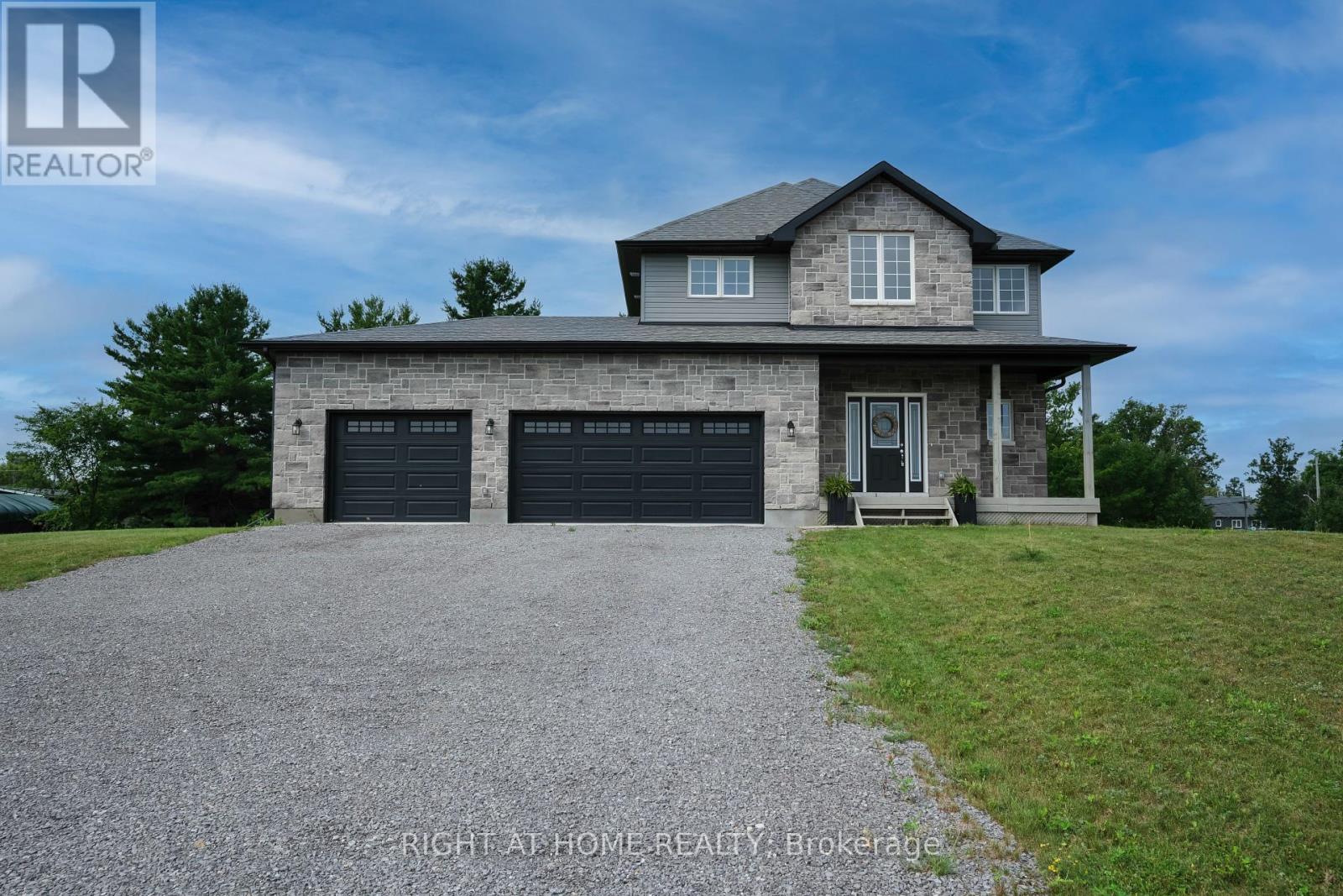 219 Owen Lucas St, McNab/Braeside, ON K7S 3G8