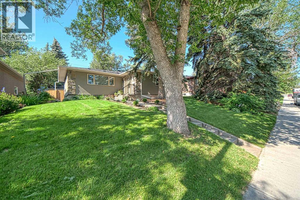 13 Meadowview Rd SW, Calgary, AB T2V 1V9