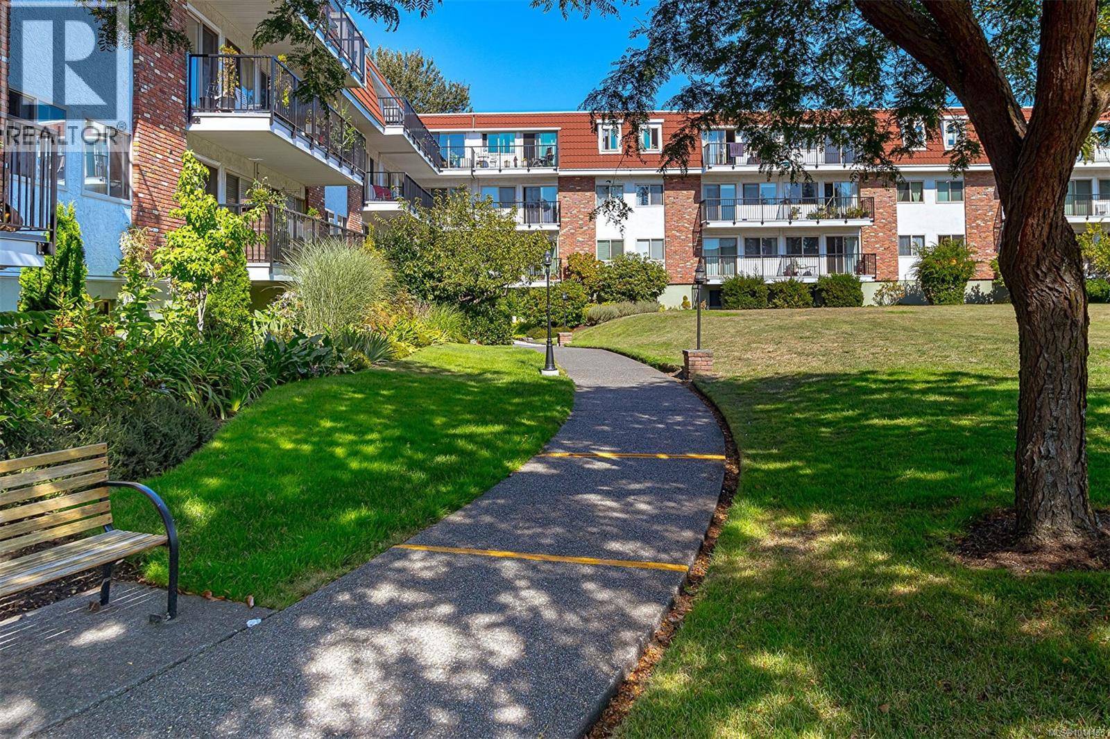 1680 Poplar Ave Unit 110 Ave, Saanich, BC V8P 4K7