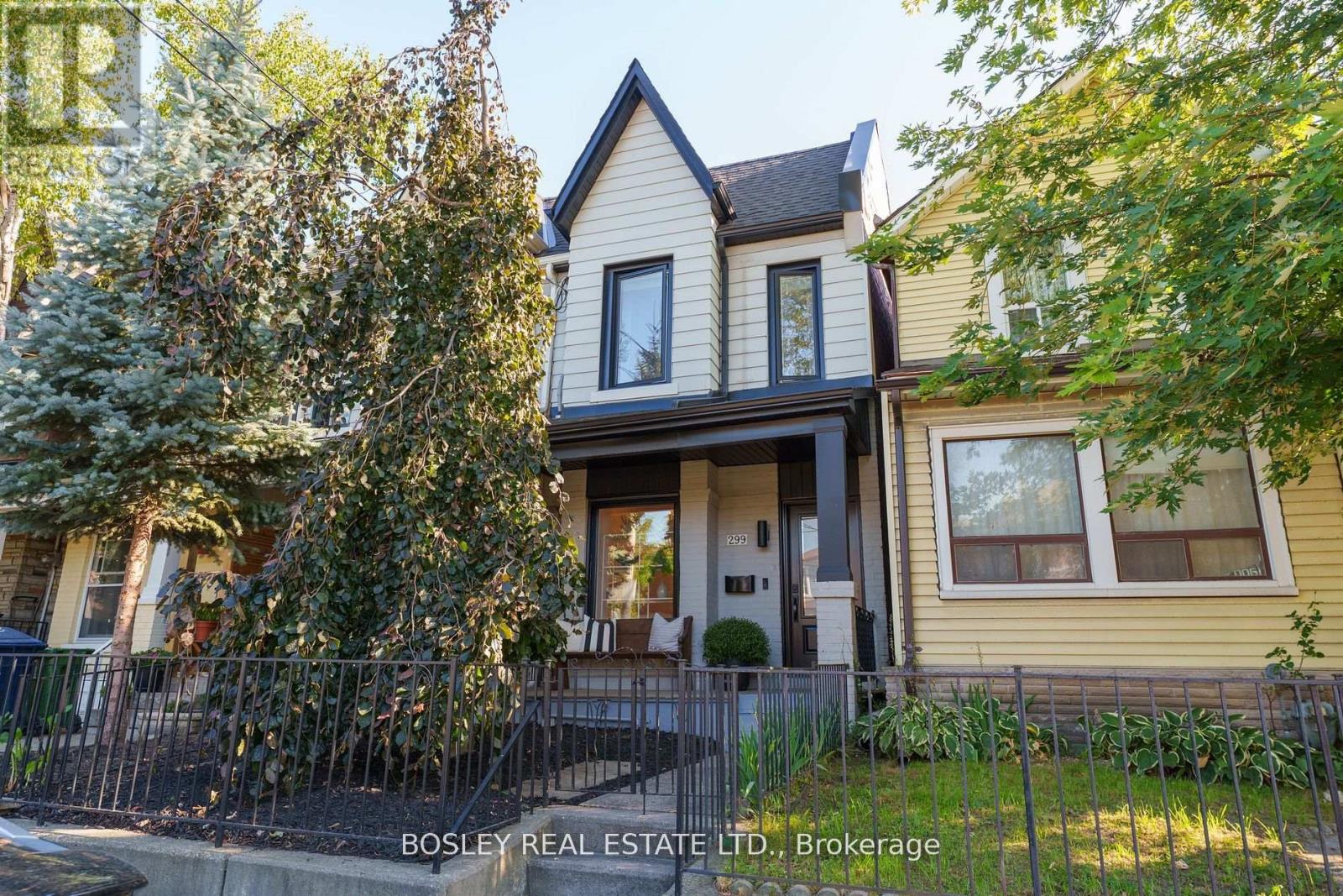 299 Maria St, Toronto, ON M6P 1W6