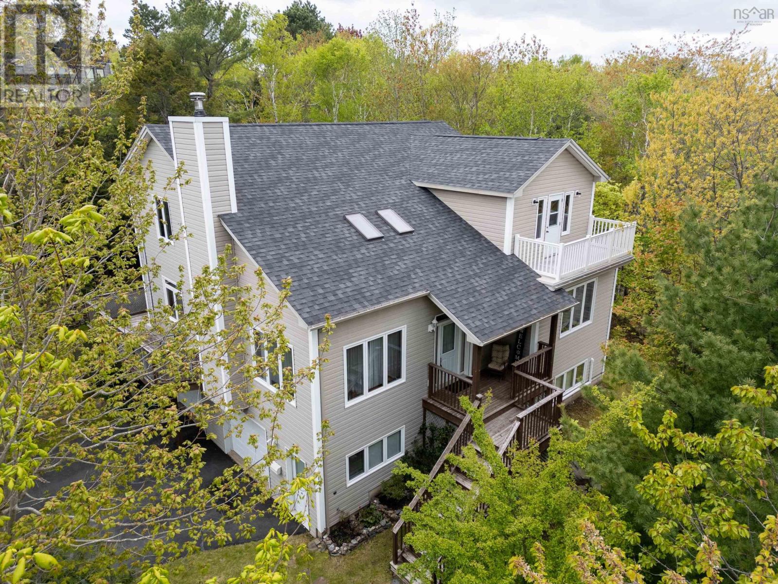 11 Millview Ave, Bedford, NS B4A 1G8