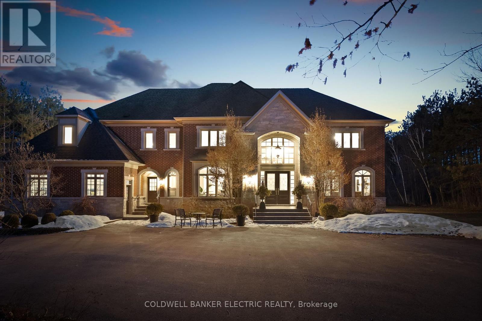 7 Deer Run, Uxbridge, ON L9P 1R4