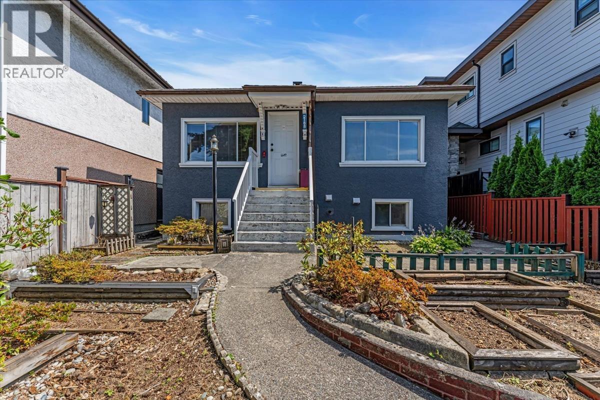 2168 Renfrew St, Vancouver, BC V5M 3J5