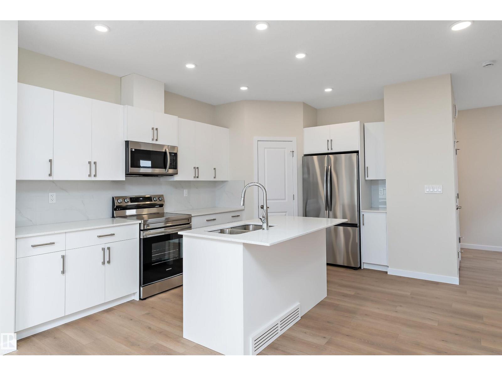 843 Rowan Cl SW, Edmonton, AB T6X 1A2
