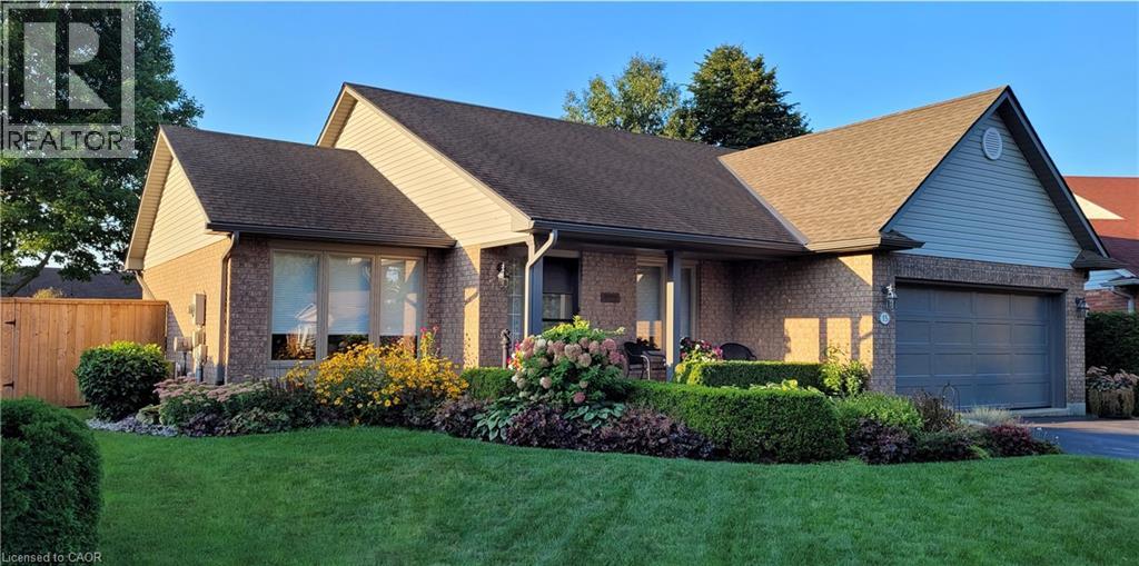 15 Bayshore Ct, Port Dover, ON N0A 1N7
