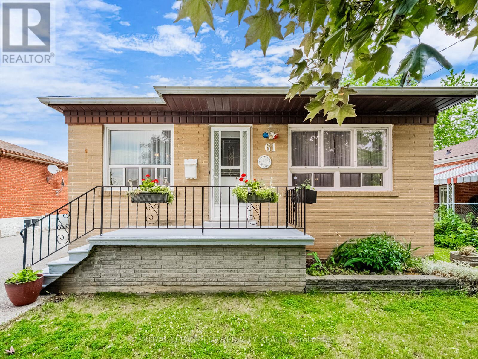 61 Wise Cres, Hamilton, ON L8T 2L6