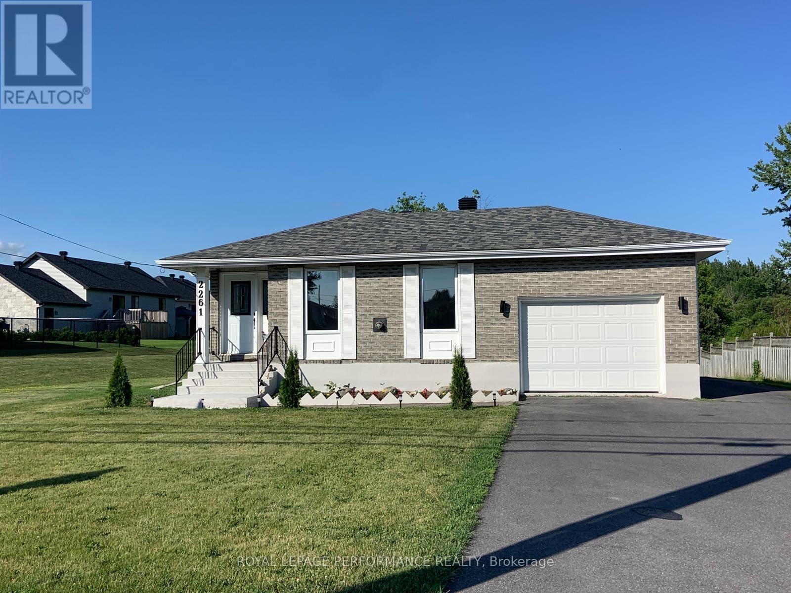 2261 Pitt St, Cornwall, ON K6K 1A4