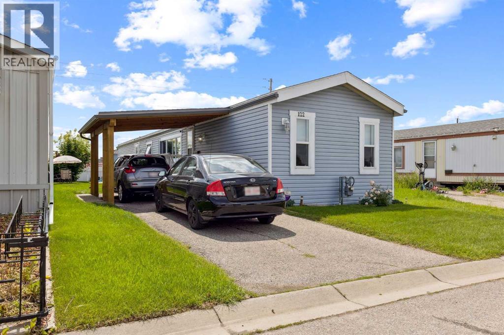 122 Erin Woods Cir SE, Calgary, AB T2B 3E1