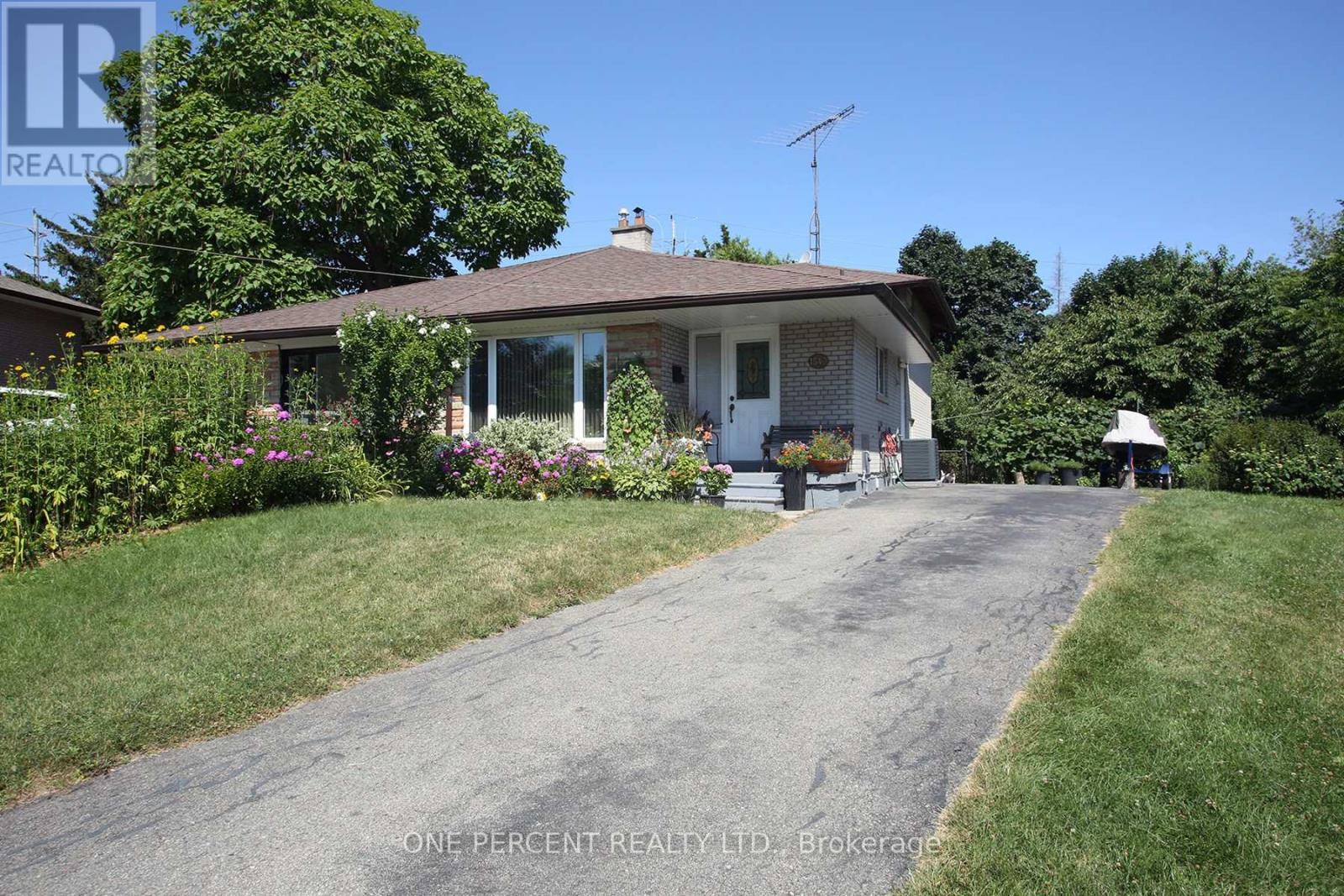 1543 Sandgate Cres, Mississauga, ON L5J 2E3