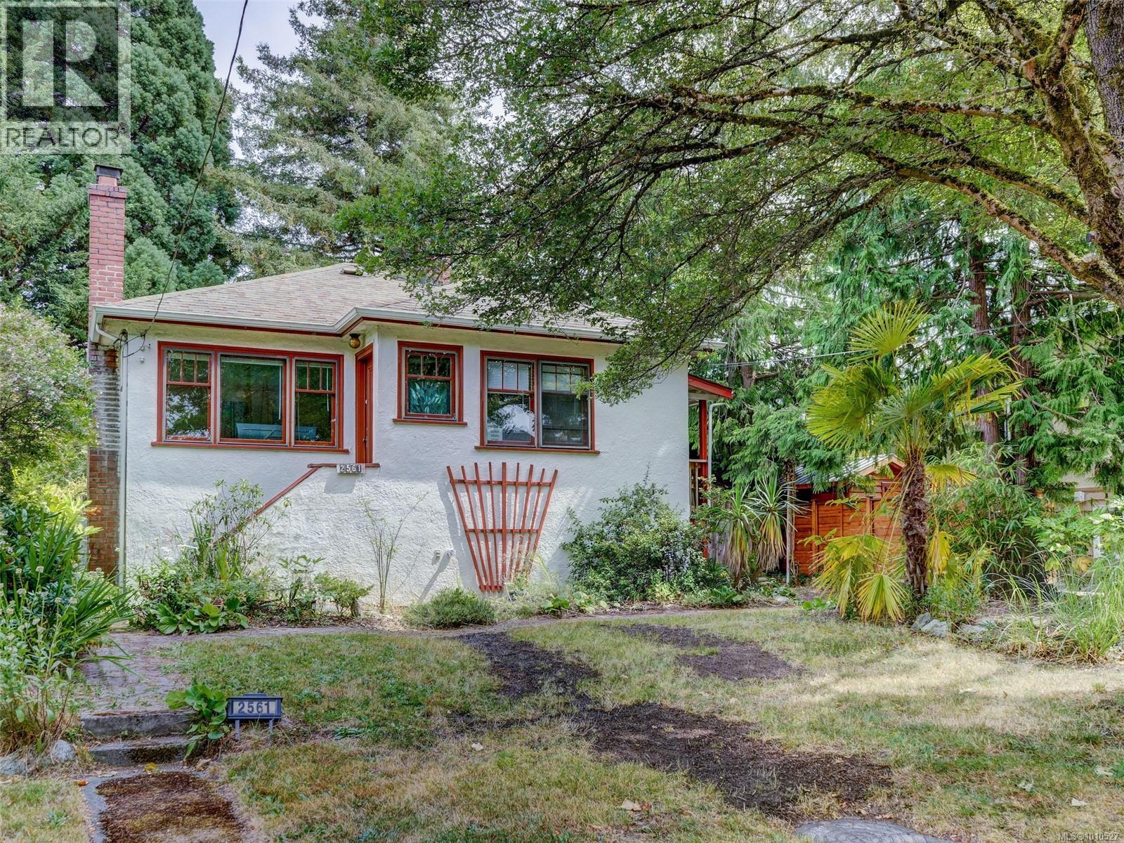 2561 Forbes St, Victoria, BC V8R 4B9