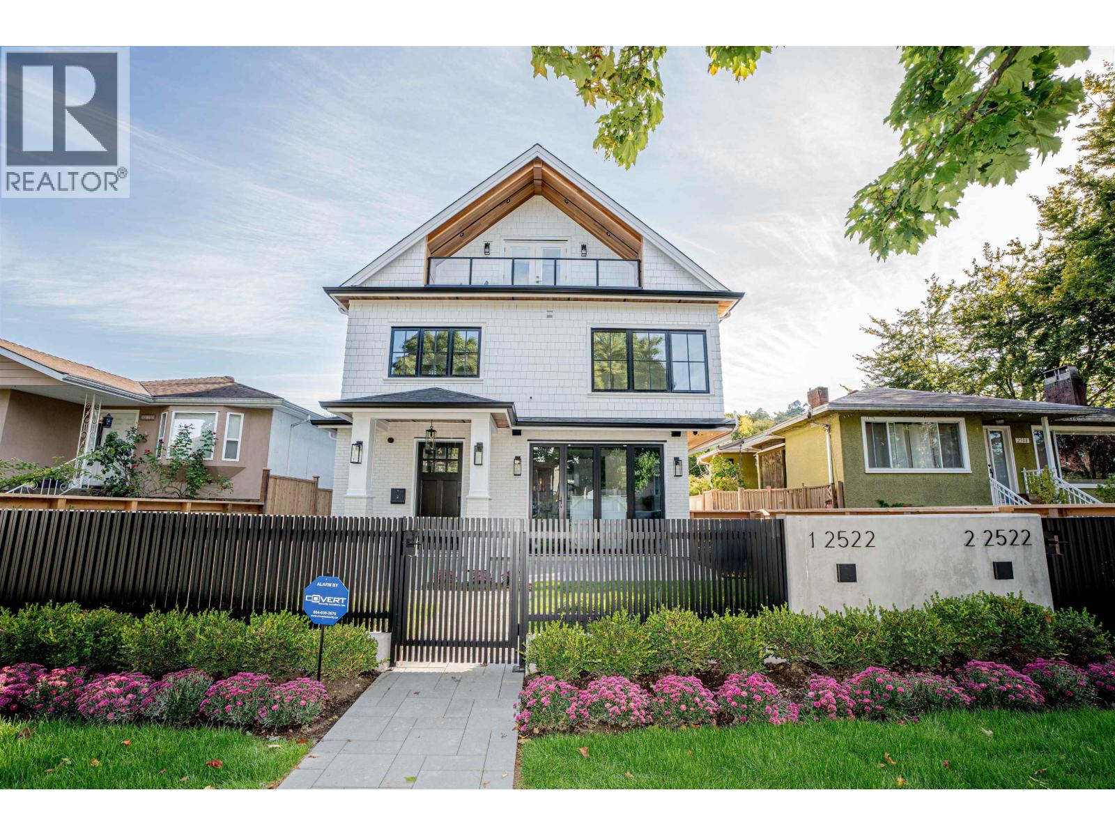 2522 East 15th Avenue #1, Vancouver, BC V5M 2K1