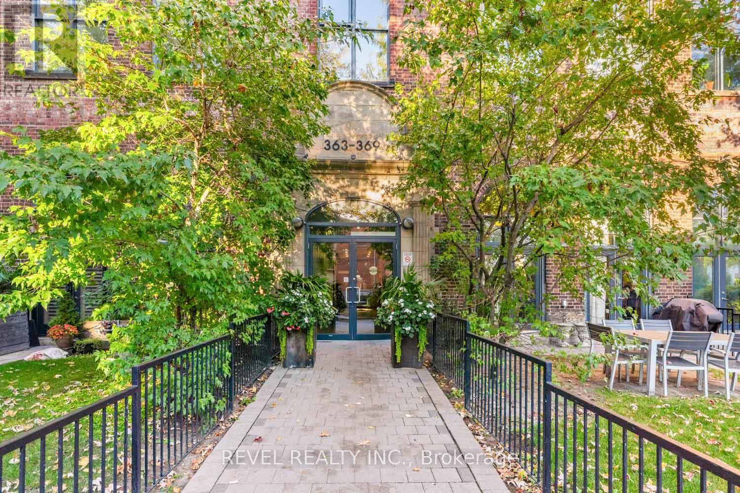 204 369 Sorauren Ave, Toronto, ON M6R 3C1