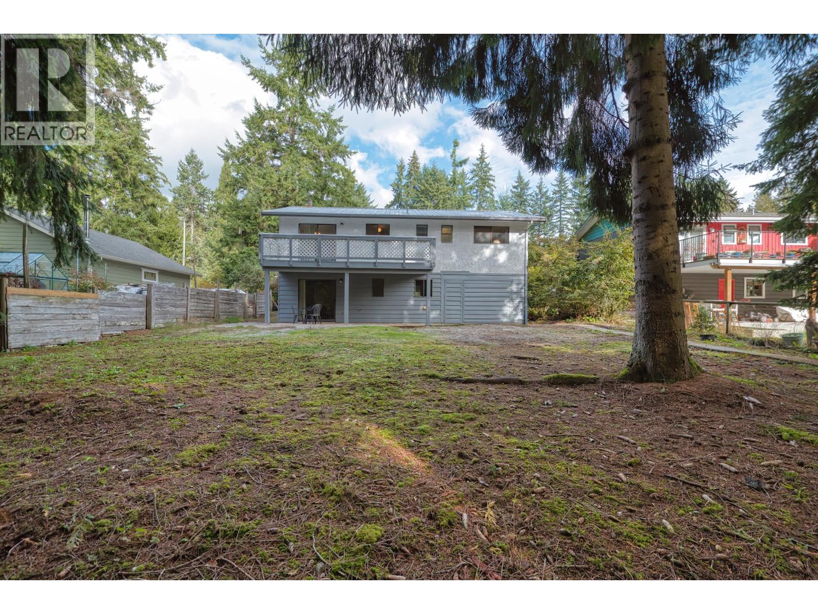 1067 Fircrest Rd, Gibsons, BC V0N 1V4