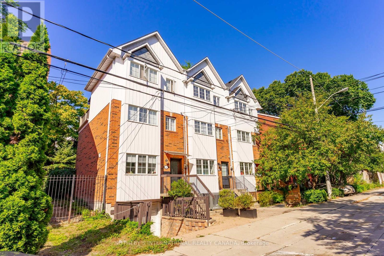 58 Poulett St #a, Toronto, ON M5A 1Z5