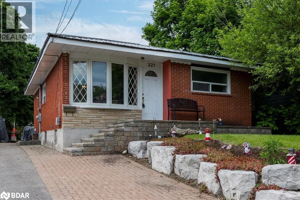 227 Southview Rd, Barrie, ON L4N 3X6