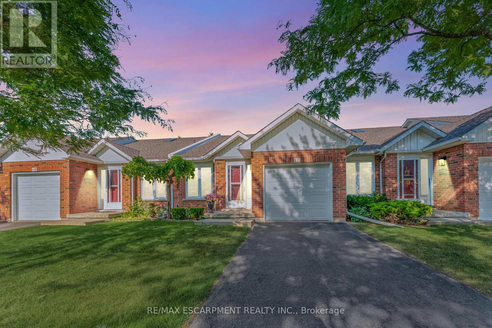 17 25 Kitty Murray Ln, Hamilton, ON L9K 1L3