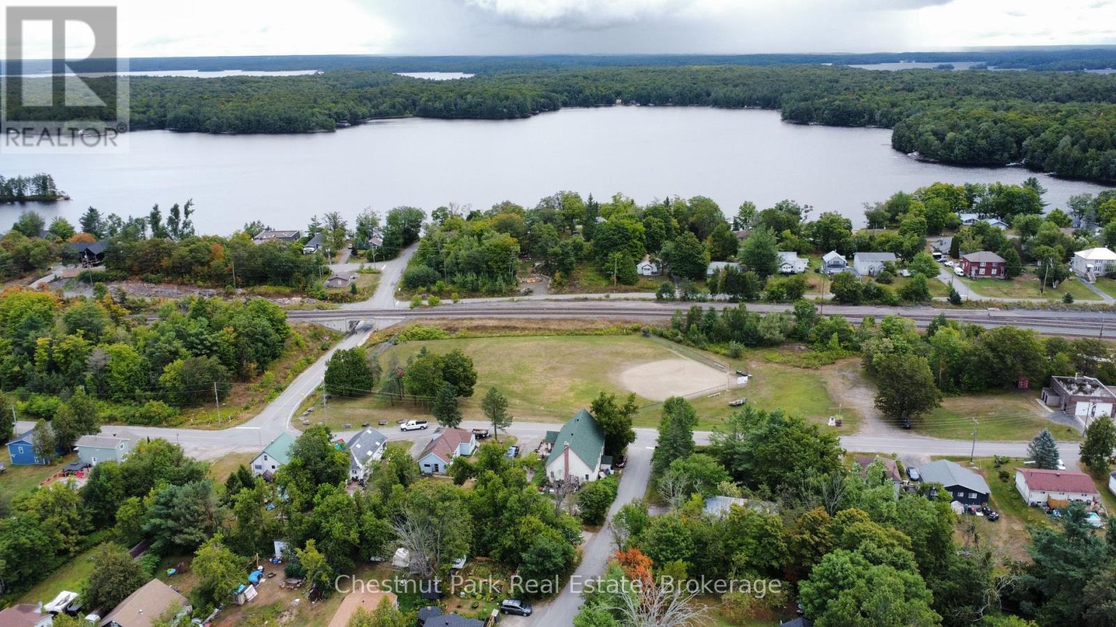 35 Muskoka Rd, Georgian Bay, ON P0C 1H0