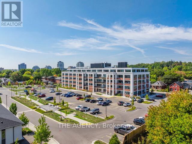 221 120 Huron St, Guelph St. Patrick's Ward, ON N1E 0T8