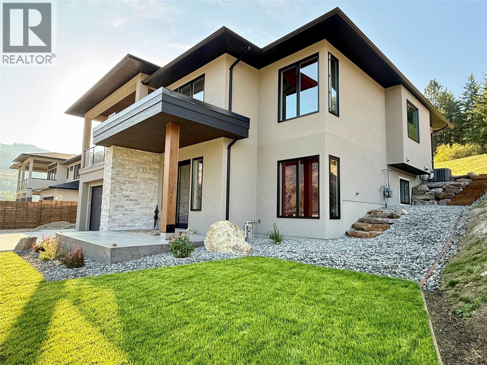 8781 Riverside Dr, Grand Forks, BC V0H 1H0