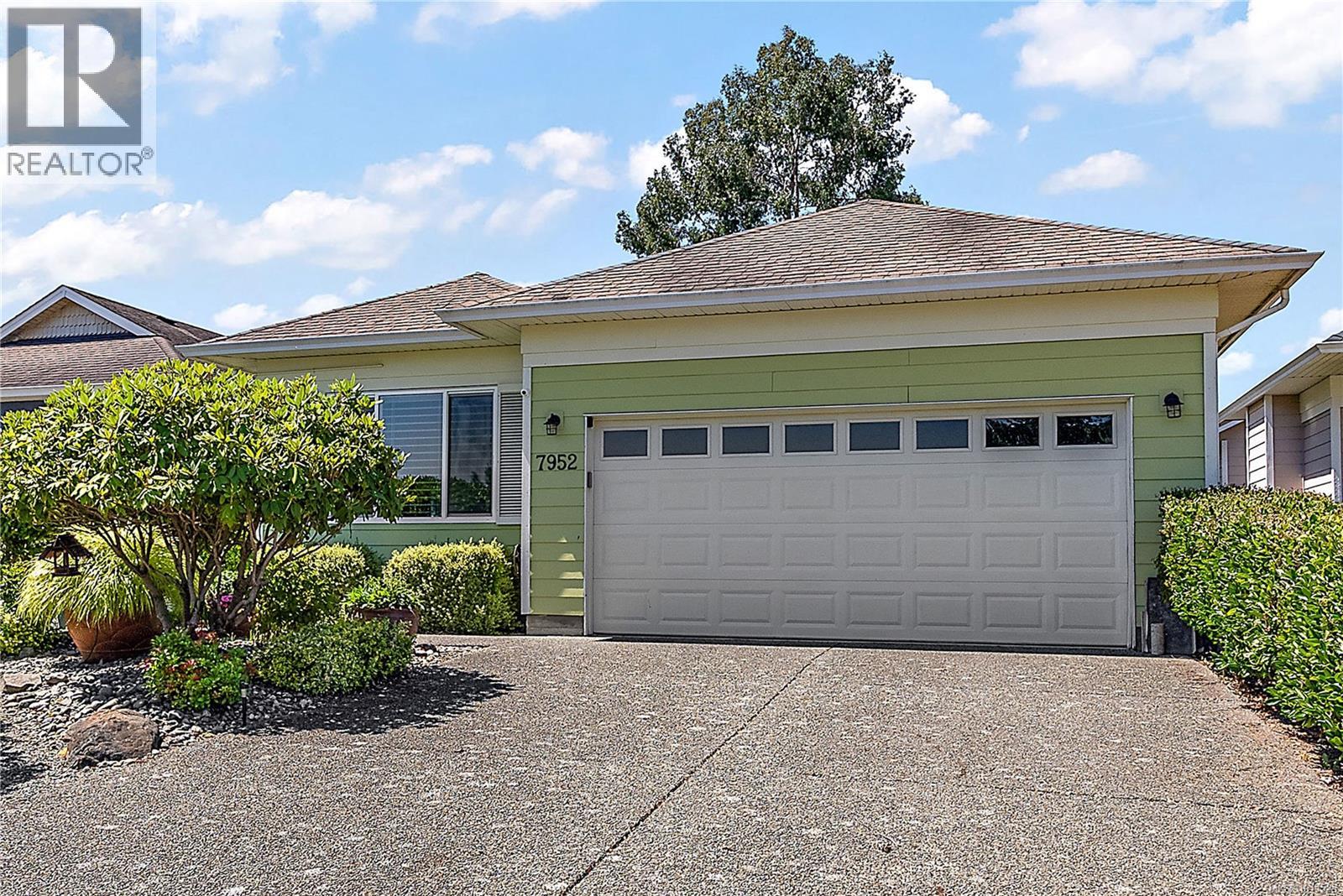 7952 Polo Park Cres, Central Saanich, BC V8M 2J4