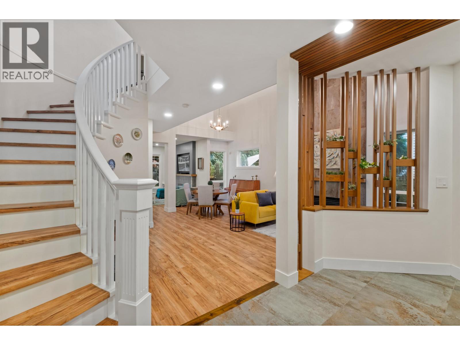 1693 Arbutus Pl, Coquitlam, BC V3E 3K2