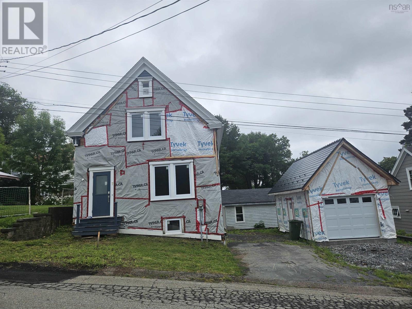 7 Mckenzie St, Lunenburg, NS B0J 2C0