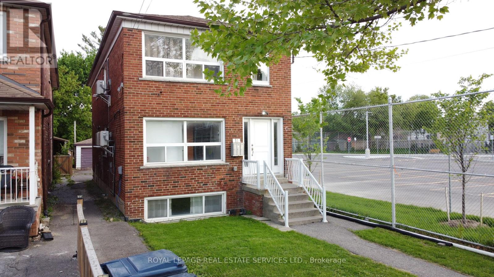 11 Dennis Ave, Toronto Mount Dennis, ON M6N 2T7