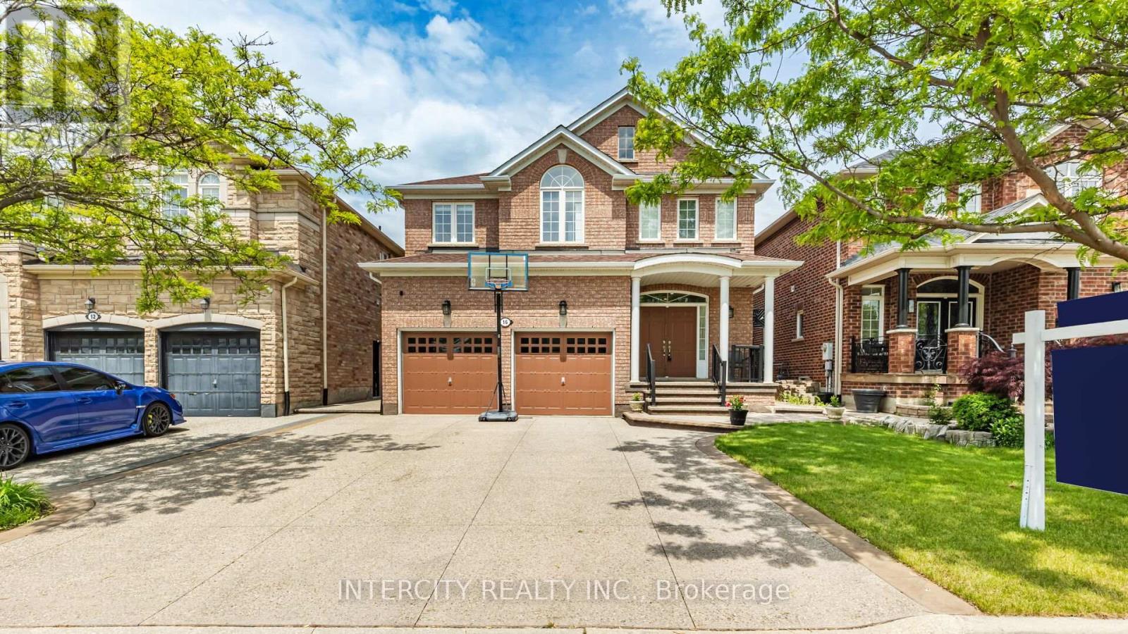 16 Venice Gate Dr, Vaughan, ON L4H 0E7