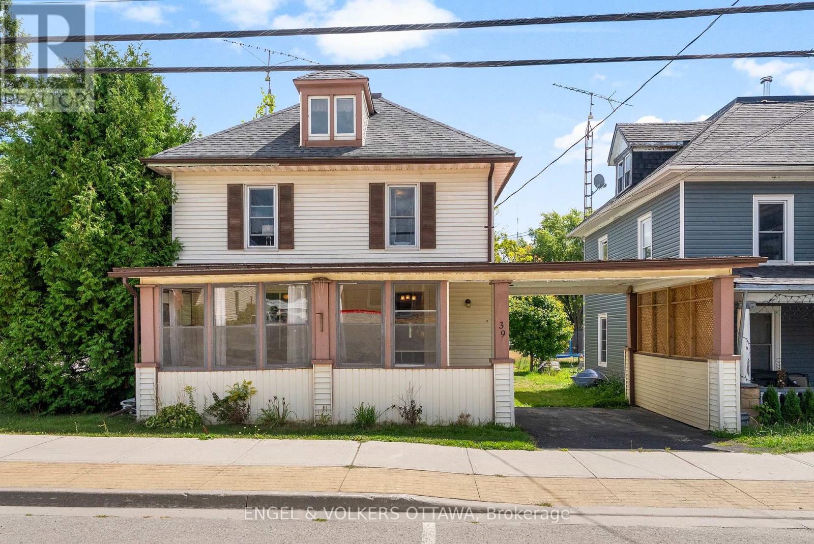 39 Main St, Rideau Lakes, ON K0G 1E0