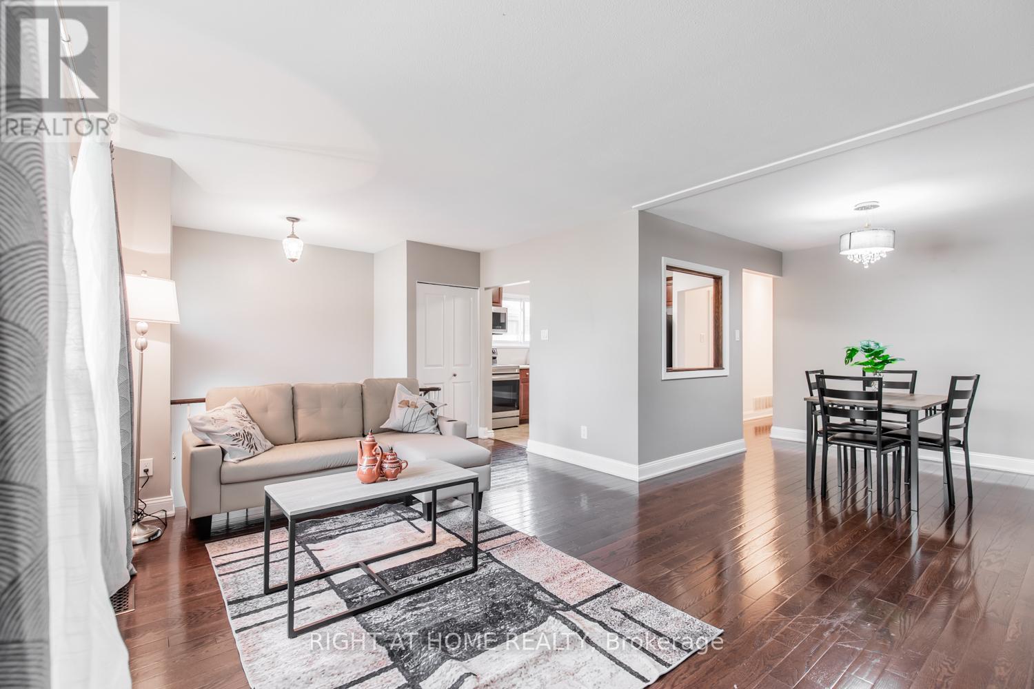 12 Murellen Cres, Toronto, ON M4A 2K5