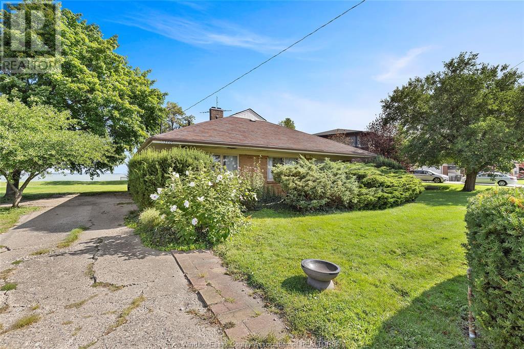 11280 Riverside Dr E, Windsor, ON N8P 1A4